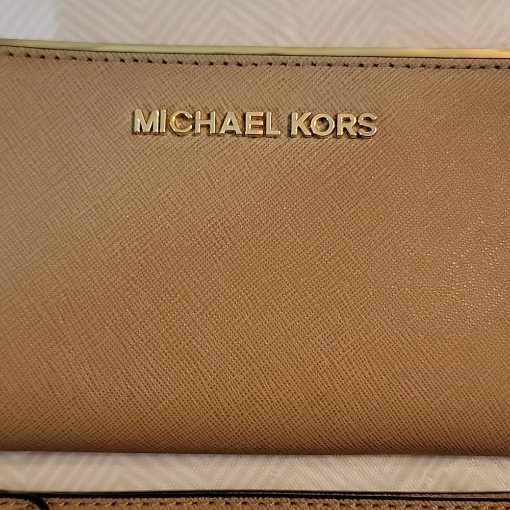 Michael Kors Tan Jet Set Wristlet Wallet - Picture 2 of 11